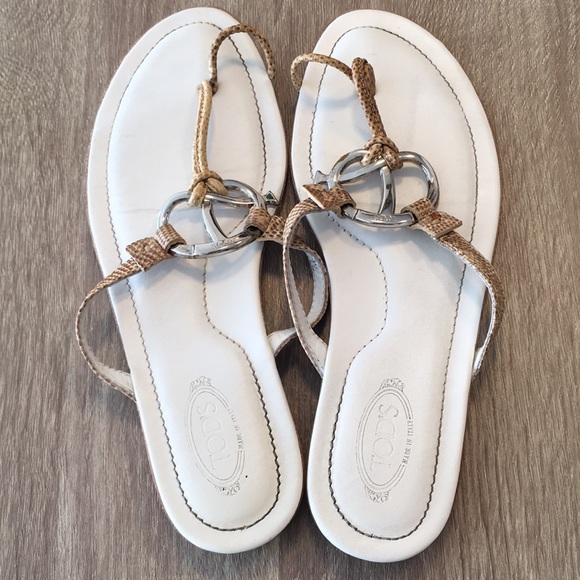 サンダル・ミュール Tod's Leather Sandals With Gold Buckle Closure TOD'S Buckled leather sandals | NET-A-PORTER